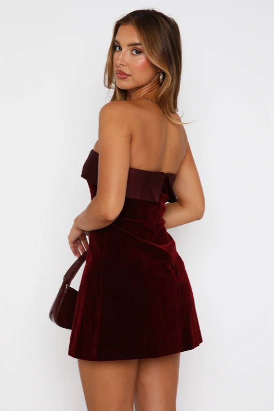 Ariana Vestido Mini de Terciopelo con Dobladillo